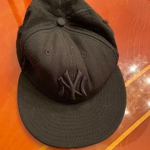 New Era Black Yankee Fitted Hat Mens 7 1/8